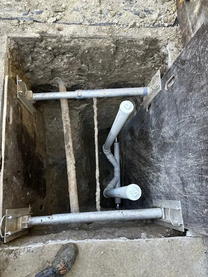 Experienced plumber completing Gas Line Repair work in Country Homes